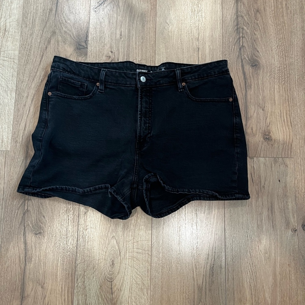 Old Navy Black Denim Shorts with Classic 5-Pocket Style